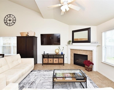 7215 Ravenswood - Photo Thumbnail 6