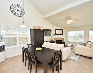 7215 Ravenswood - Photo Thumbnail 3