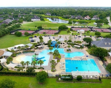 7215 Ravenswood - Photo Thumbnail 22