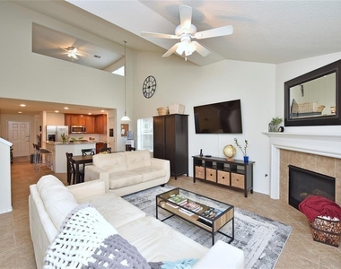 7215 Ravenswood - Photo Thumbnail 4