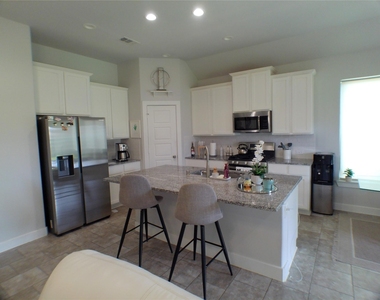 2710 Ocean Key Drive - Photo Thumbnail 7