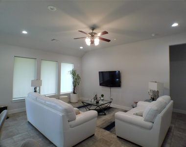 2710 Ocean Key Drive - Photo Thumbnail 9