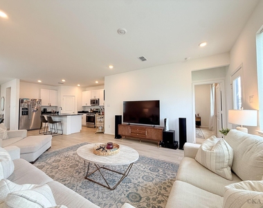 2706 Hollow Alpine Way - Photo Thumbnail 14