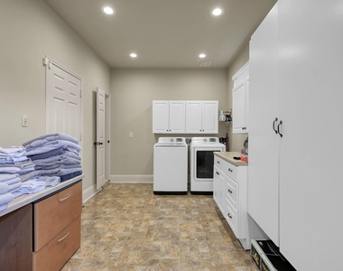 158 S Vershire Circle - Photo Thumbnail 18