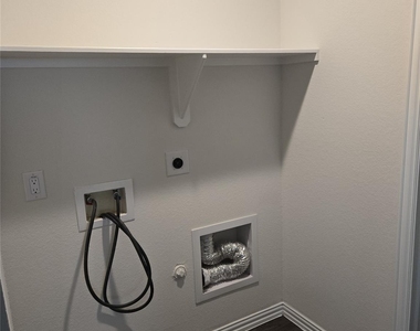 5509 Nielan Street - Photo Thumbnail 12
