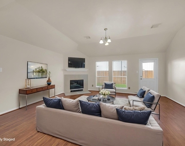 3106 Mulberry Ranch Drive - Photo Thumbnail 2