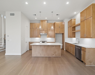 1713 Bologna Lane - Photo Thumbnail 6