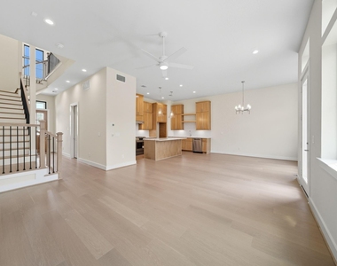 1713 Bologna Lane - Photo Thumbnail 7