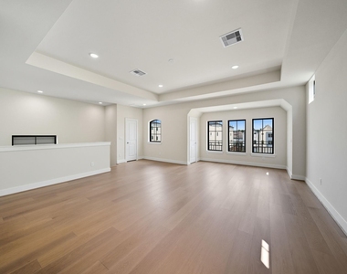 1713 Bologna Lane - Photo Thumbnail 11