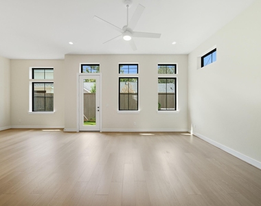 1713 Bologna Lane - Photo Thumbnail 8