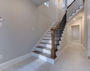 954 Fisher Street - Photo Thumbnail 3