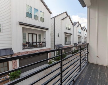 954 Fisher Street - Photo Thumbnail 33