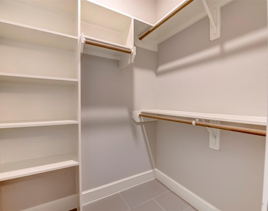 954 Fisher Street - Photo Thumbnail 25