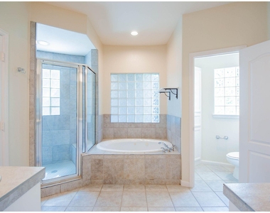 829 Malone Street - Photo Thumbnail 15