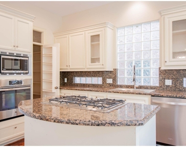 829 Malone Street - Photo Thumbnail 8