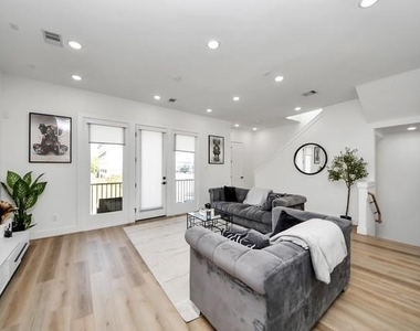 2512 Anita Street - Photo Thumbnail 9