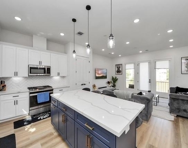 2512 Anita Street - Photo Thumbnail 5