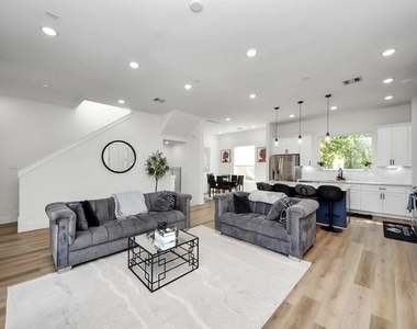 2512 Anita Street - Photo Thumbnail 4