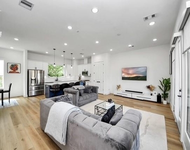 2512 Anita Street - Photo Thumbnail 3