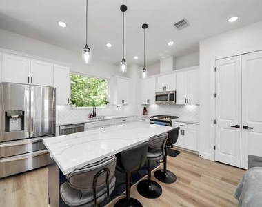 2512 Anita Street - Photo Thumbnail 7