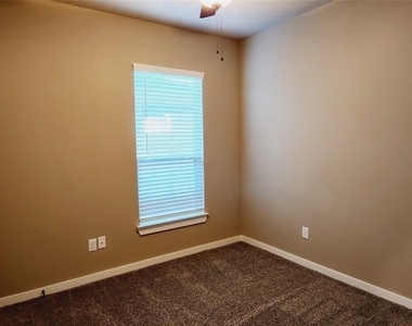 9840 Grosbeak Lane - Photo Thumbnail 13