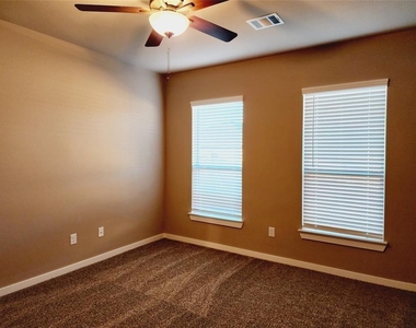 9840 Grosbeak Lane - Photo Thumbnail 16