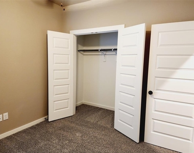 9840 Grosbeak Lane - Photo Thumbnail 18