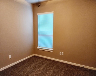 9840 Grosbeak Lane - Photo Thumbnail 15