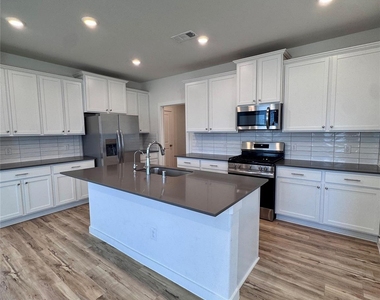 31106 Aumbrey Ivy Court - Photo Thumbnail 7