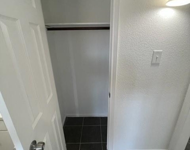 1516 Bay Area Boulevard - Photo Thumbnail 6