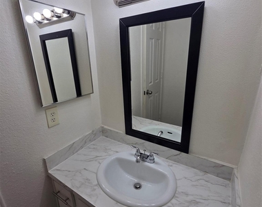 1516 Bay Area Boulevard - Photo Thumbnail 1