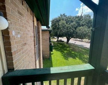 1516 Bay Area Boulevard - Photo Thumbnail 22