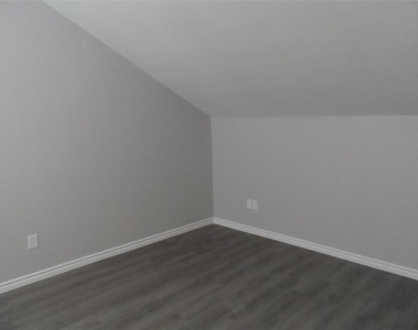 12900 Walden Road - Photo Thumbnail 10