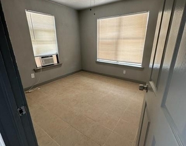 4615 Market St Street - Photo Thumbnail 10