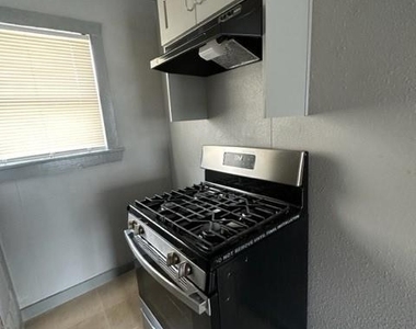 4615 Market St Street - Photo Thumbnail 9