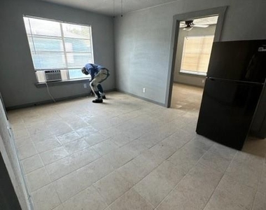 4615 Market St Street - Photo Thumbnail 2