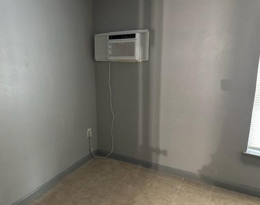 4615 Market St Street - Photo Thumbnail 13