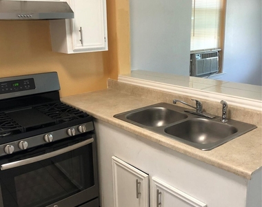 703 N Avenue B - Photo Thumbnail 10