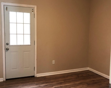 703 N Avenue B - Photo Thumbnail 6