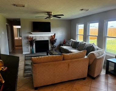 4707 E Parma Drive - Photo Thumbnail 4