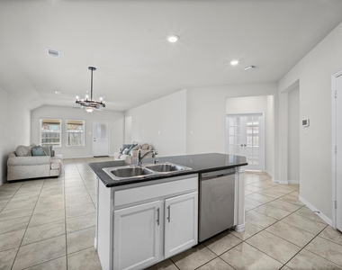 8915 English Manor Drive - Photo Thumbnail 9