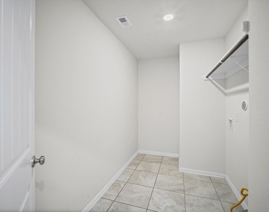 8915 English Manor Drive - Photo Thumbnail 17