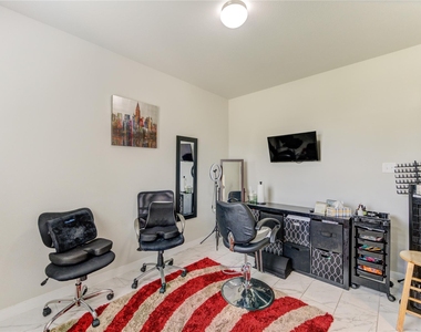 1565 Dawn Harbor Drive - Photo Thumbnail 6