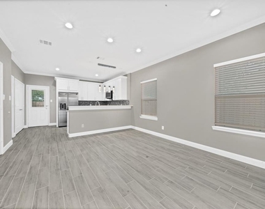 5807 Southmund Street - Photo Thumbnail 2
