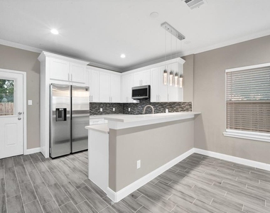 5807 Southmund Street - Photo Thumbnail 3