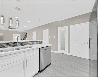 5807 Southmund Street - Photo Thumbnail 4