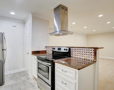 3131 Cummins Street - Photo Thumbnail 5