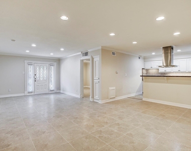 3131 Cummins Street - Photo Thumbnail 2