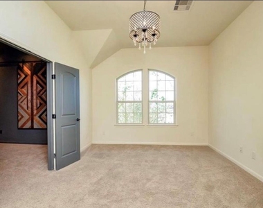2703 Bonnie Bray Dr Drive - Photo Thumbnail 20