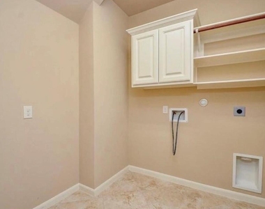 2703 Bonnie Bray Dr Drive - Photo Thumbnail 16